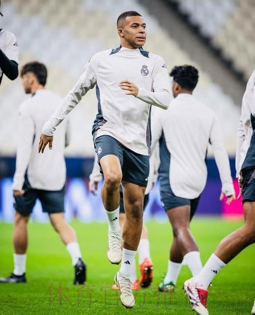 六台记者:姆巴佩将首发出战洲际杯决赛 六台记者:姆巴佩将首发出战洲际杯决赛